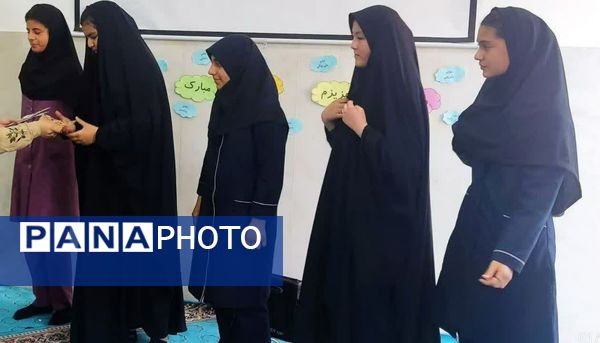 جشن دهه کرامت در دبیرستان نرجس خاتون روستای ورجان قم