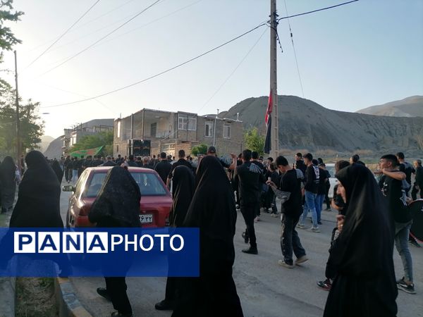 آیین زنجیر زنی و عزاداری روز تاسوعای حسینی