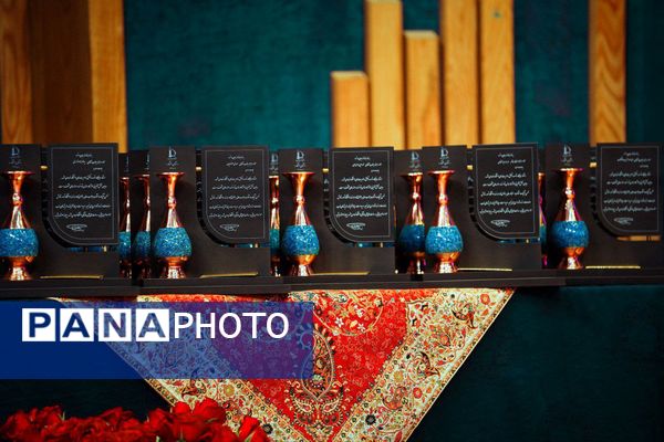 آیینه‌ تلاش کارمندان دانشگاه فردوسی مشهد(۲)
