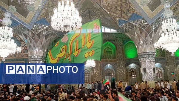 اجتماع 5 هزار نفری نوجوانان دانش آموز در حرم مطهر رضوی 