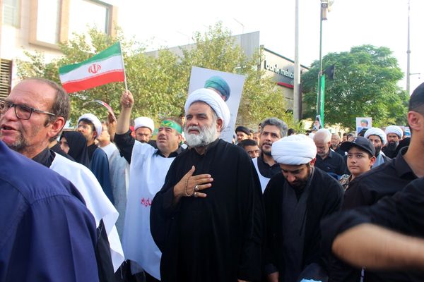 حماسه حضور نوجوانان کفن‌پوش قمی در راهپیمایی «عهد خون»