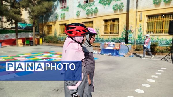 مشعل المپیاد ورزشی ناحیه ۷ در دبستان شهدای راه آهن روشن شد