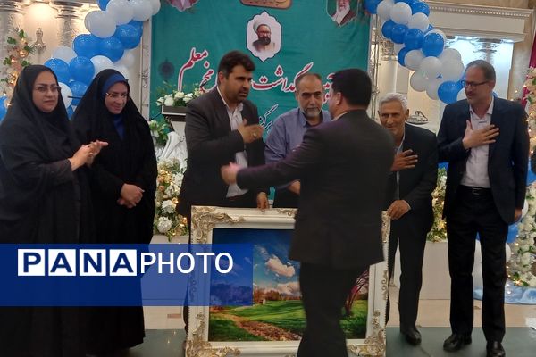 برگزاری آیین بزرگداشت مقام شامخ معلّم د شهرستان قرچک 