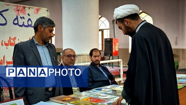 برگزاری نماز جمعه وحدت‌آفرین نظرآباد با رونمایی کتاب قرآنی و ارائه خدمات فرهنگی و معیشتی در مصلی نظرآباد