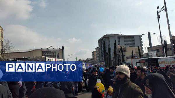 جشن پیروزی انقلاب در خیابان‌های تهران