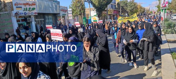 حضور باشکوه و جلوه گر دانش آموزان و اقشار مردم شهرستان شیروان در راهپیمایی ۱۳ آبان