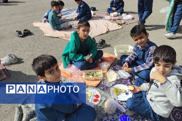 صبحانه سلامت در دبستان هیأت امنایی قرآنی مبین شهرستان شیروان