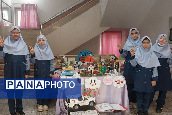 نمایشگاه دست سازه های دانش‌آموزی در دبستان شهید مجید مجیدی ناحیه دو شهرری 