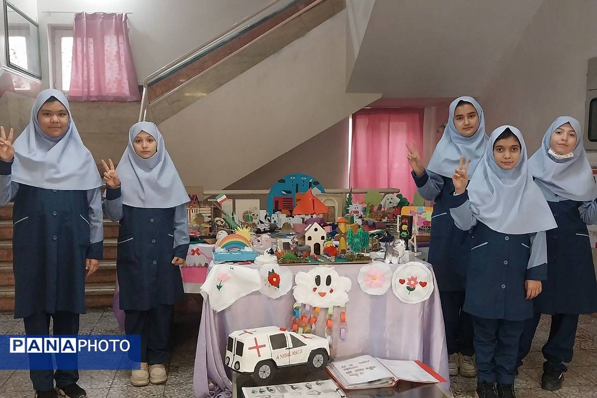 نمایشگاه دست سازه های دانش‌آموزی در دبستان شهید مجید مجیدی ناحیه دو شهرری 