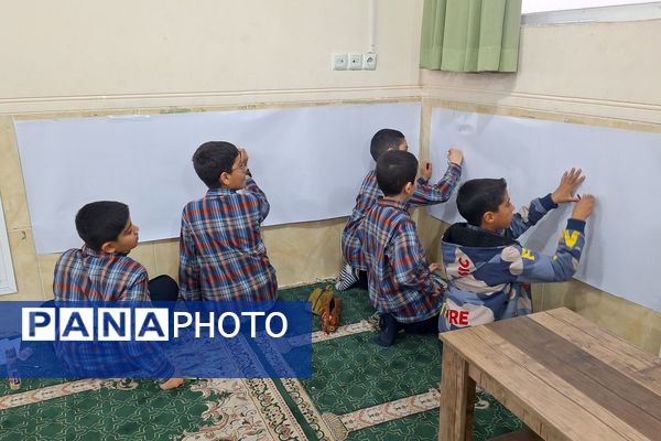 برپایی نقاشی همگانی در هفته ماها در آموزشگاه معارف۶ ناحیه ۳شیراز 
