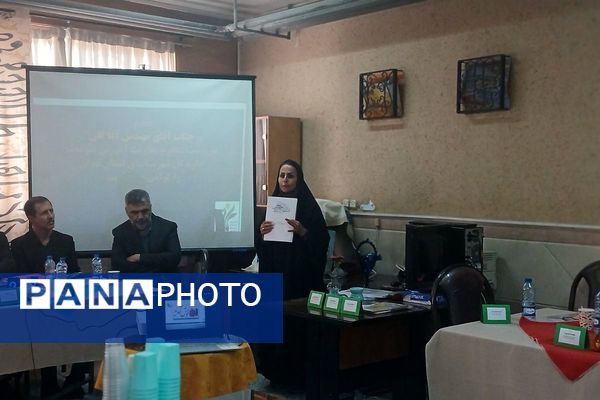 نشست تخصصی کارشناسان فنی و حرفه ای و کاردانش استان تهران در اسلامشهر