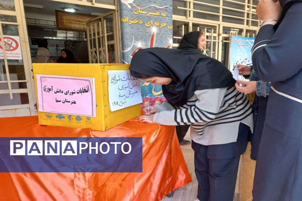 جوانه های دموکراسی در قدس؛شور وهیجان دانش آموزان قدس در انتخابات شورای دانش آموزی