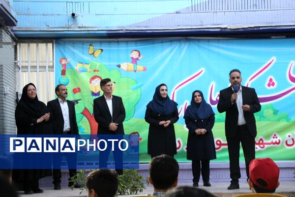 جشن شکوفه‌ها در دبستان منوچهر رزاقی ناحیه۳ مشهد