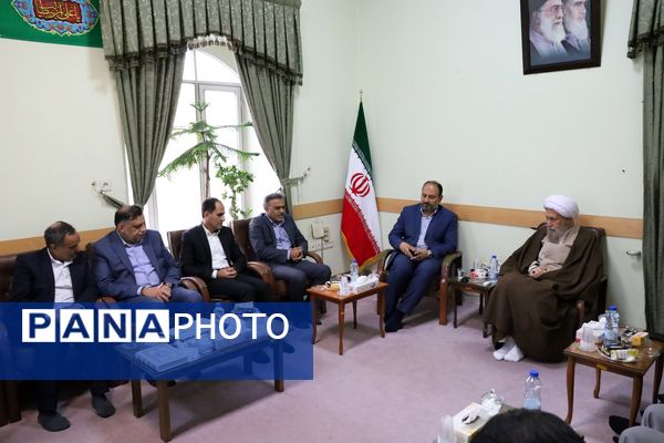 دیدار معاون پرورشی و فرهنگی وزارت آموزش و پرورش با نماینده ولی فقیه در استان فارس و امام جمعه شیراز