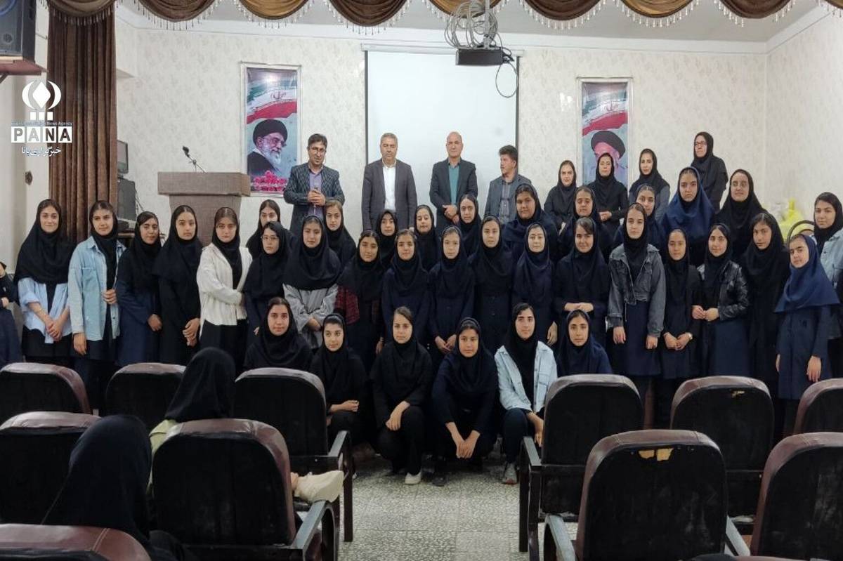 تجلیل از ۳۲۰ برگزیده فرهنگی و هنری در دهگلان