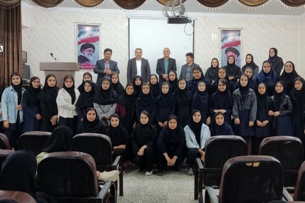 تجلیل از ۳۲۰ برگزیده فرهنگی و هنری در دهگلان