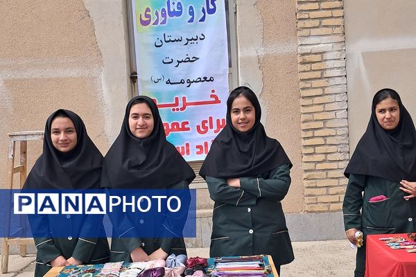 برگزاری بازارچه صنایع دستی و غذا در دبیرستان‌ حضرت‌ معصومه (س) شهرستان فیروزکوه