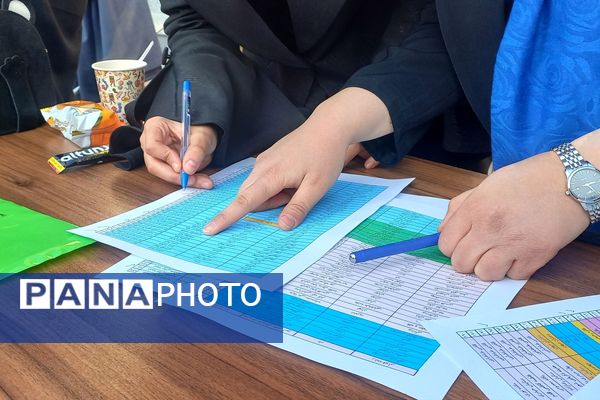 تقدیر از رتبه‌های برتر کنکور در اداره آموزش‌و‌پرورش شهرستان اسلامشهر 