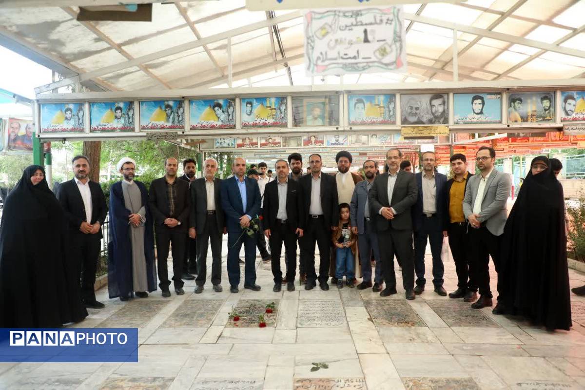 تجدید میثاق معلمان قم با شهیدان