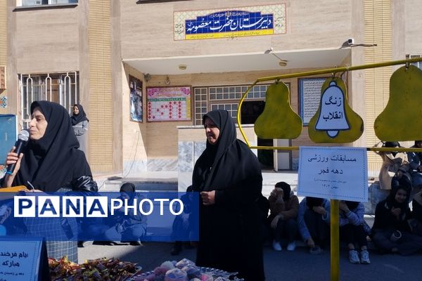 آیین نواختن زنگ انقلاب در دبیرستان حضرت معصومه(س) شهرستان خلیل‌آباد 