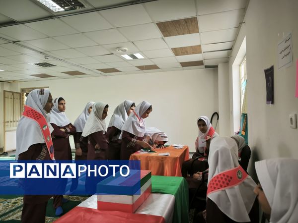 انتخابات شورای دانش آموزی در دبستان دخترانه شطیطه ۲