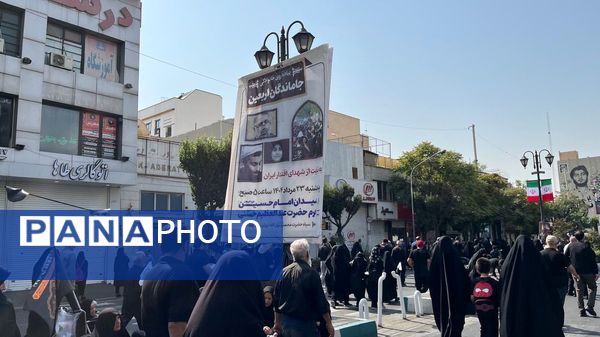 جاماندگان اربعین در خیابان ۱۷ شهریور هم‌قدم با زائران کربلا
