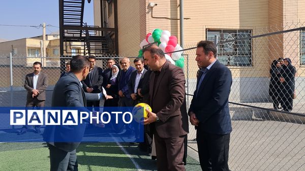 افزایش شور و نشاط دانش‌آموزان با افتتاح زمین چمن جدید دبستان امید و نوید فارسان