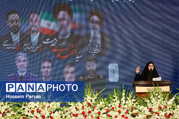 مراسم وداع با پیکر شهدای خدمت در مصلی تهران