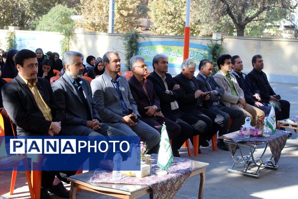 گرامیداشت روز آزمایشگاه در دبیرستان دخترانه شاهد غرویان وکیلی (۲۲)