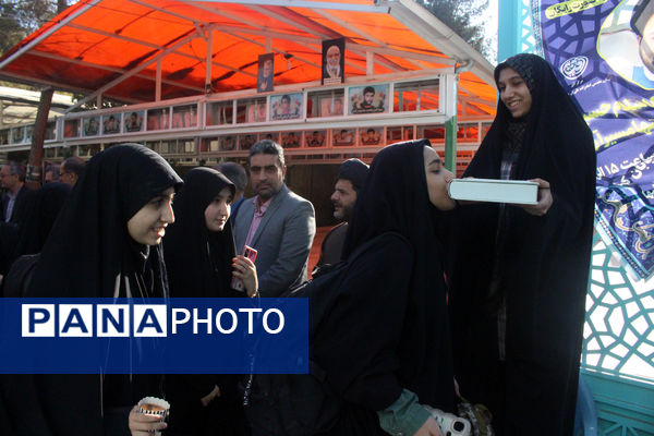 اعزام نخستین گروه از دختران دانش‌آموز ناحیه یک قم به اردوی راهیان نور