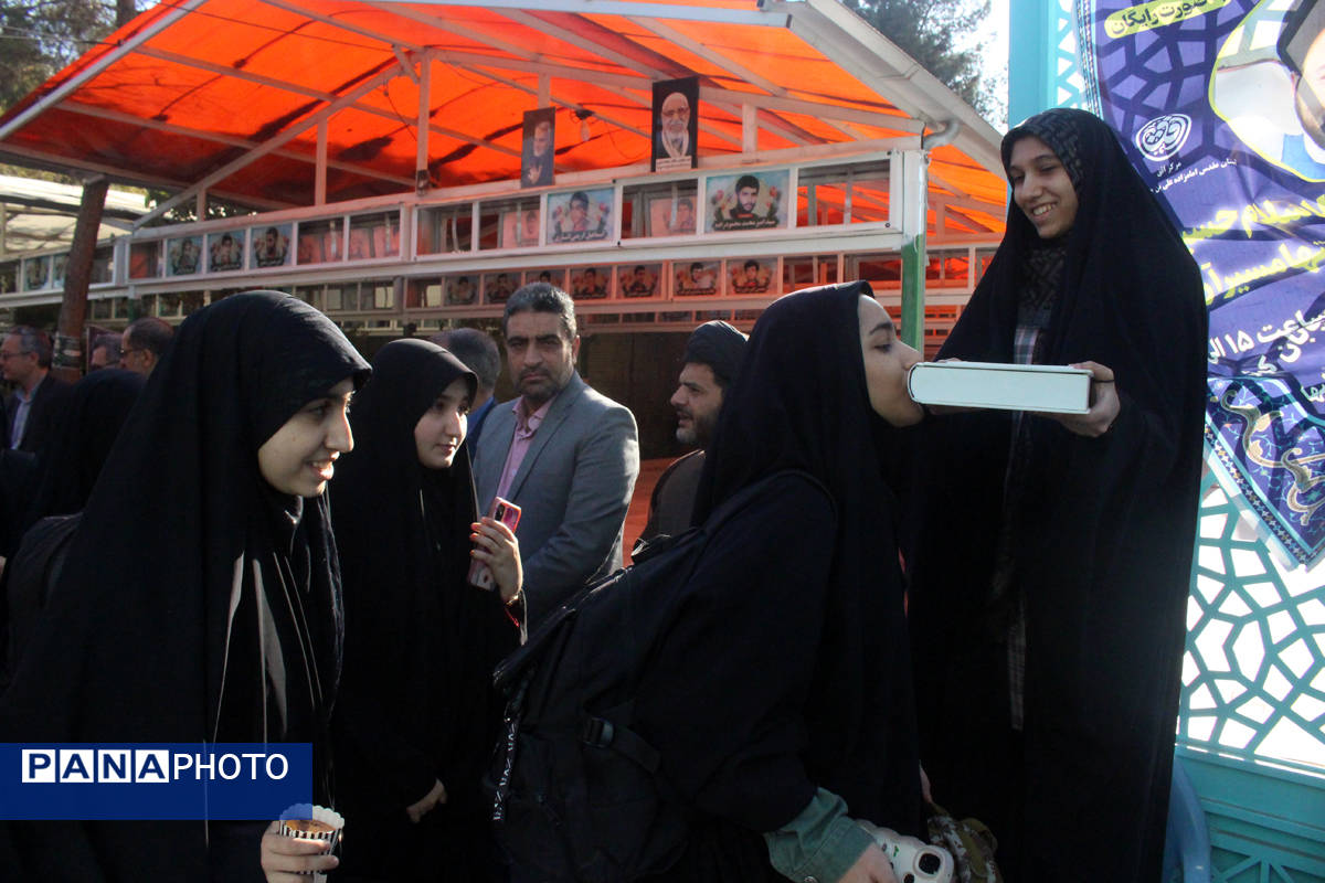 اعزام نخستین گروه از دختران دانش‌آموز ناحیه یک قم به اردوی راهیان نور