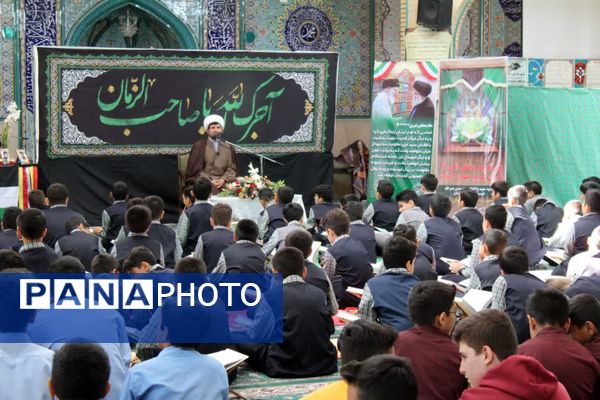 محفل انس با قرآن با حضور دانش‌آموزان سمنانی
