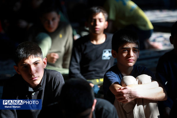 اعتکاف دانش‌آموزی در مسجد قمربنی هاشم (ع)