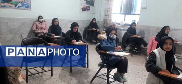 حوزه امتحانی در دبیرستان نمونه شهید محمدی پور خلیل آباد 