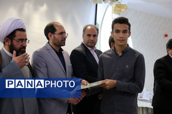 آیین تجلیل از برگزیدگان جشنواره قرآن عترت و نماز آذربایجان شرقی