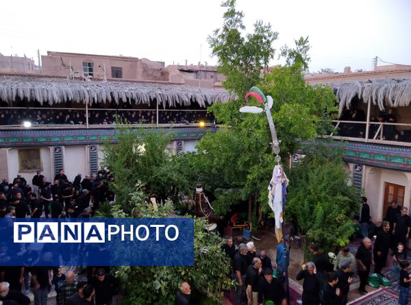 اقامه عزای سنتی در حسینیه گود بیرجند با قدمت ۱۰۰ ساله