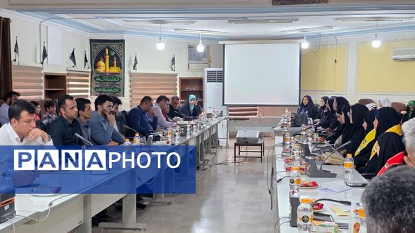 فرمانداری حاجی‌آباد و قلم‌های امید نگاهی به آینده رسانه و توسعه در سایه روز خبرنگار