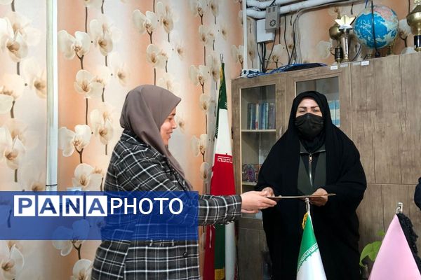  تجلیل از آموزگاران فعال طرح “حامی” در مدرسه هدی  شهرقدس