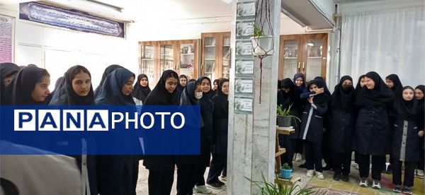 نواخته شدن زنگ کتاب و کتابخوانی در دبیرستان سمیه نوخندان