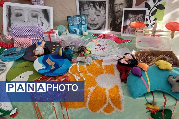 نمایشگاه دست سازه‌های دانش‌آموزان مدرسه شهید شرافت بهارستان‌دو