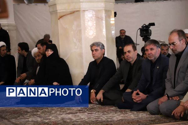 ادای احترام مسئولان قم به شهدا در هفته دولت