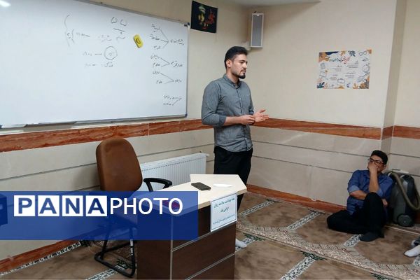 جلسه انجمن اولیاء و مربیان در دبیرستان بشارت بهارستان دو