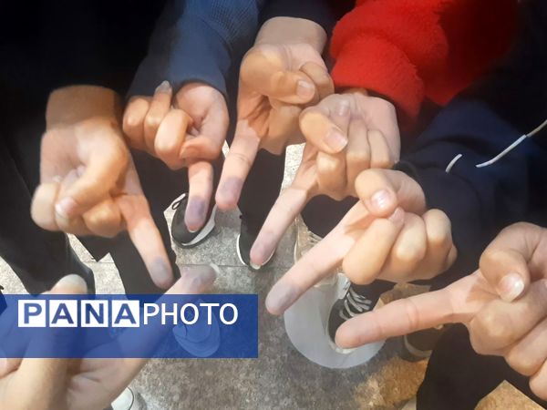 انتخاب نماینده دانش آموزان در دبیرستان نمونه فرهنگ مهشید مصلی نژاد ناحیه ۶