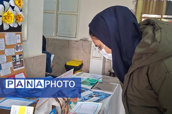 نمایشگاه دست‌سازه‌های دانش‌آموزی مدرسه نمونه دولتی ارشاد قرچک