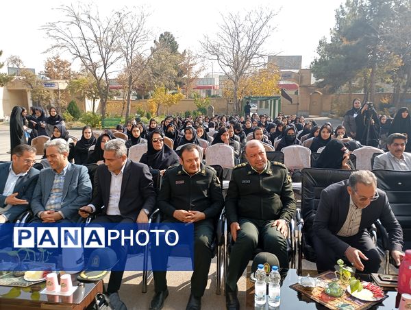 آیین افتتاحیه یاریگران زندگی در هنرستان محمودیه ۸