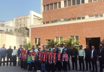 تقدیر از نیروهای خدوم انتظامی توسط دانش‌آموزان ناحیه دو شهرری به مناسبت هفته نیروی انتظامی 