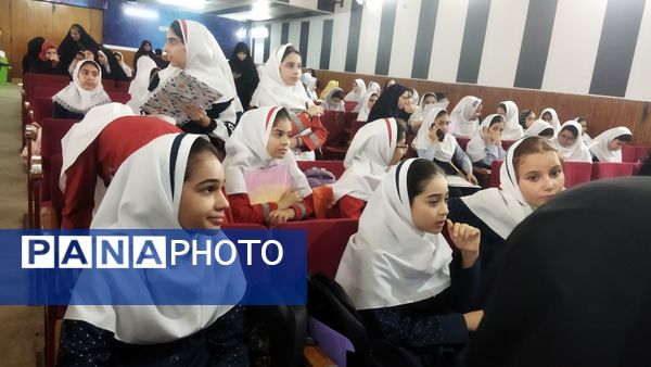 مراسم تجلیل از دانش‌آموزان منتخب طرح‌های حوزه ابتدایی در قائمشهر