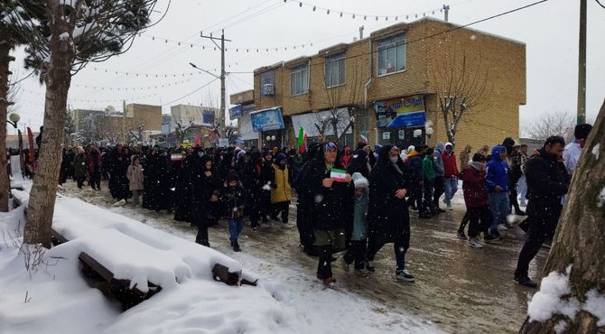 حضور باشکوه مردم راز در راهپیمایی ۲۲ بهمن 