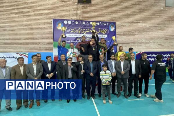برگزاری مسابقات قهرمانی کشتی آزاد کارگران کشور در شهرستان فیروزکوه
