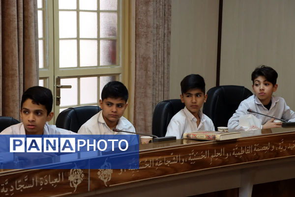 دیدار دانش‌آموزان مدرسه قرآنی رضوی با امام جمعه بافق